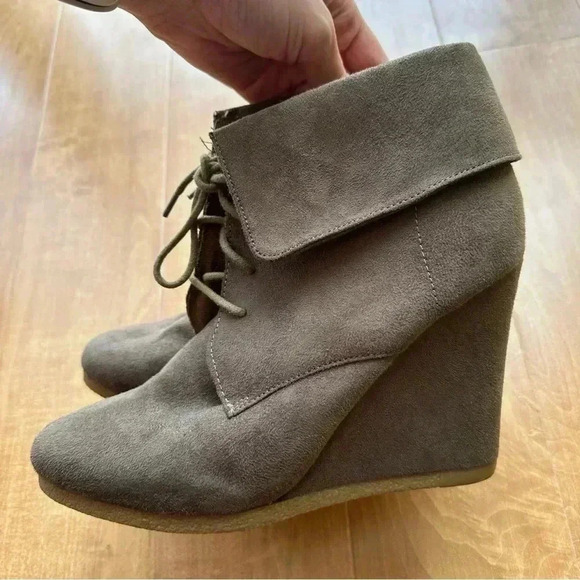 Mossimo Supply Co. Wedge Booties, Green/Taupe Ankle Boots for Women, Size 9 - Picture 2 of 10